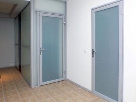 Алюминиевые офисные двери: надежно, тепло и красиво
