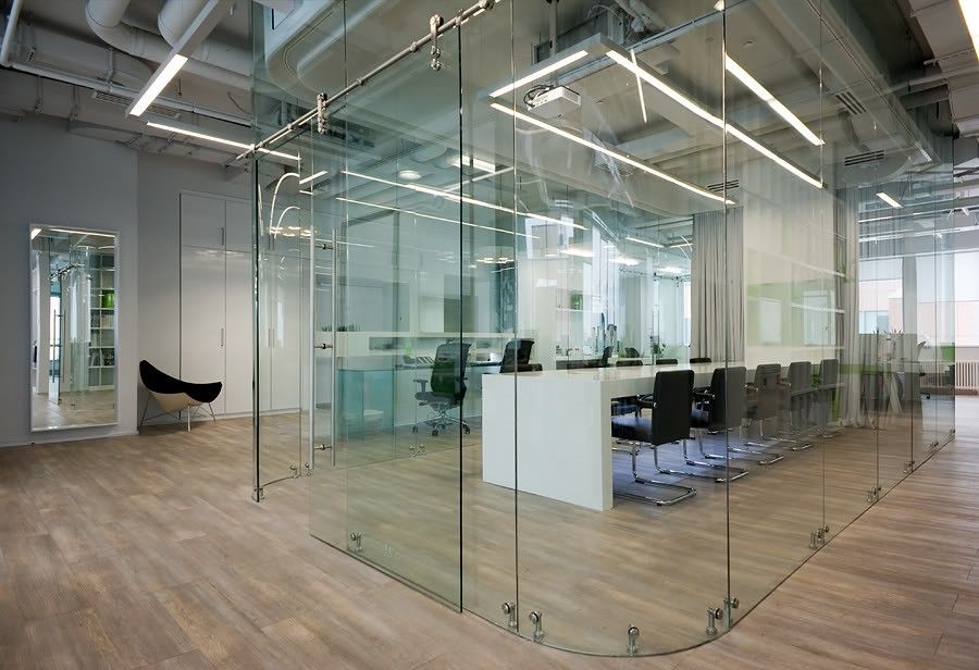 Светопрозрачные офисные перегородки: эстетика стекла фото 1