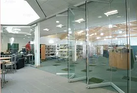 Раздвижные перегородки Атэри Lauf Glass для компании Brough Library